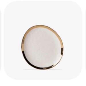 Serviço de Mesa em Porcelana Branca com Detalhes Dourados