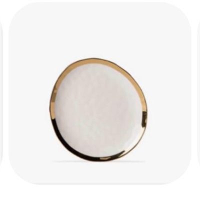 Serviço de Mesa em Porcelana Branca com Detalhes Dourados