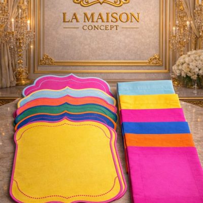 Jogos Americanos de Mesa com Formato Recortado e Bordas Decorativas